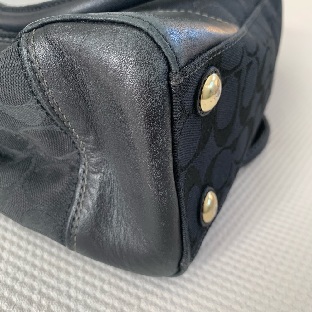 Coach ✨Signature✨ Purse - Picture 8 of 8
